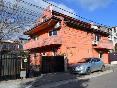 DELFINARIU – VILA CU POTENTIAL, PE PARTEA CU MAREA, POZITIE EXCELENTA!