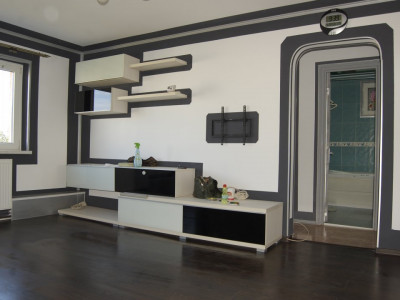 Inel 2- Apartament cu 2 camere , centrala gaze .