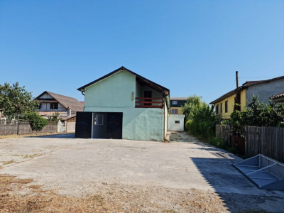 AGIGEA - Hala inalta cu 380 V si curte betonata !