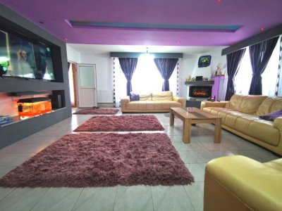 LUMINA - Casa frumos amenajata si spatiu comercial pe un teren de 2000 mp.