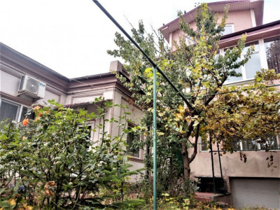 Vila D+P+1+M in zona Universitate