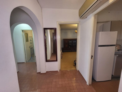 Apartament 4 camere decomandat, centrala pe gaz, zona Casa de Cultură