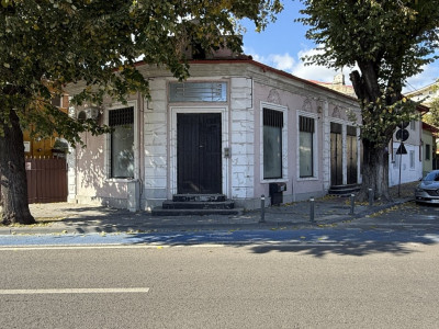 Bd.Mamaia cladire 150 mp pe colt cu destinatie de spatiu comercial 