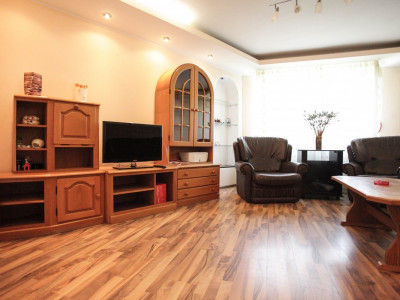 City Park Mall, apartament cu 3 camere, decomandat, bloc la bulevard